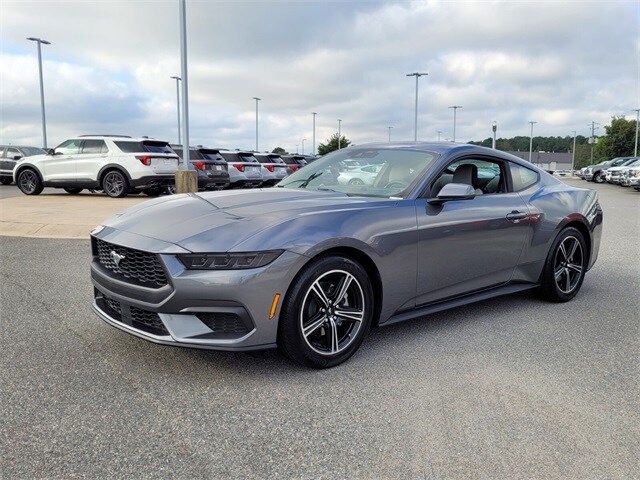 2025 Ford Mustang EcoBoost photo 3