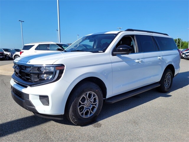 2025 Ford Expedition MAX photo 3