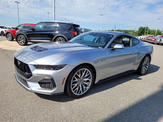 2025 Ford Mustang GT photo 3