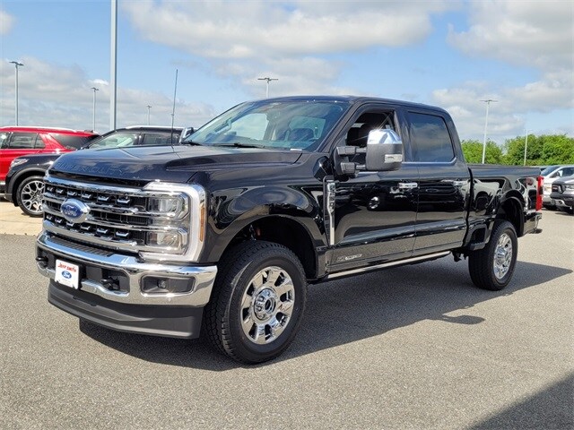 2025 Ford F-250 Lariat photo 3