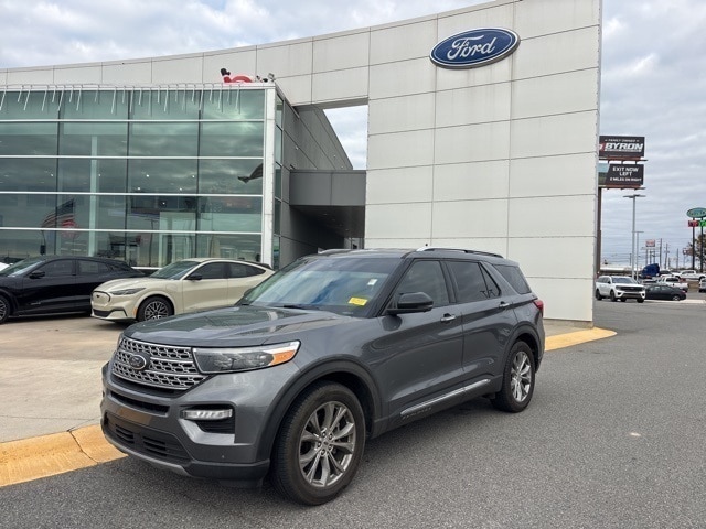 2022 Ford Explorer Limited's photo