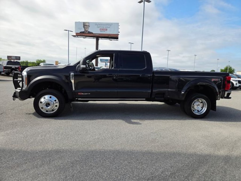 Used 2023 Ford F-450SD Lariat Truck