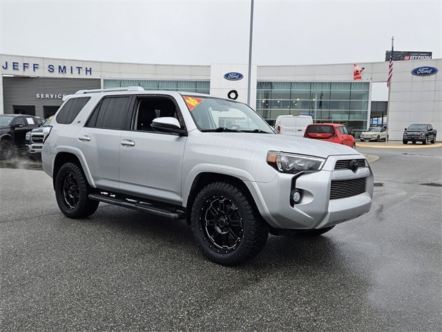 2016 Toyota 4Runner SR5's photo