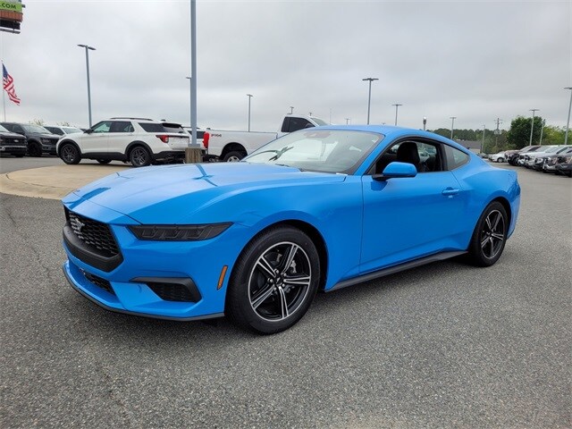 2025 Ford Mustang EcoBoost photo 3