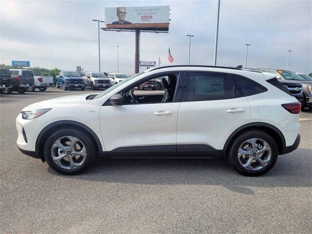 2025 Ford Escape ST-Line photo 4
