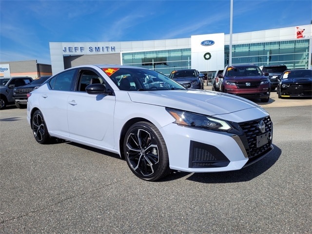 2024 Nissan Altima SR's photo