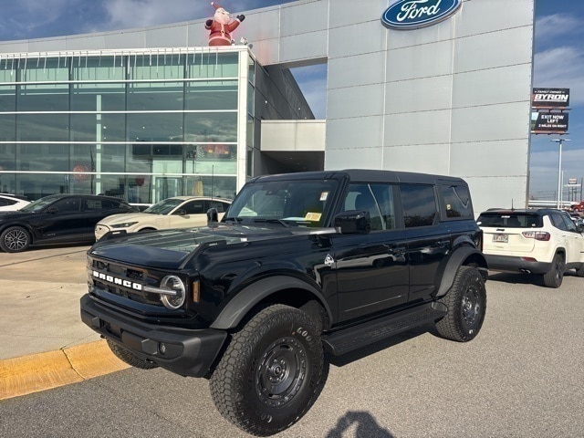2025 Ford Bronco 4-Door Outer Banks's photo