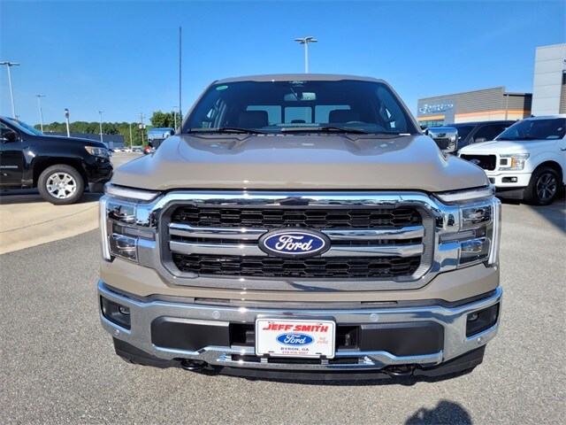 2025 Ford F-150 Lariat photo 2