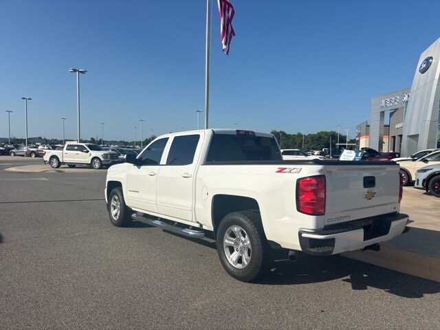 2018 Chevrolet Silverado 1500 LT photo 3