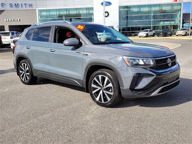 2022 Volkswagen Taos SE's photo