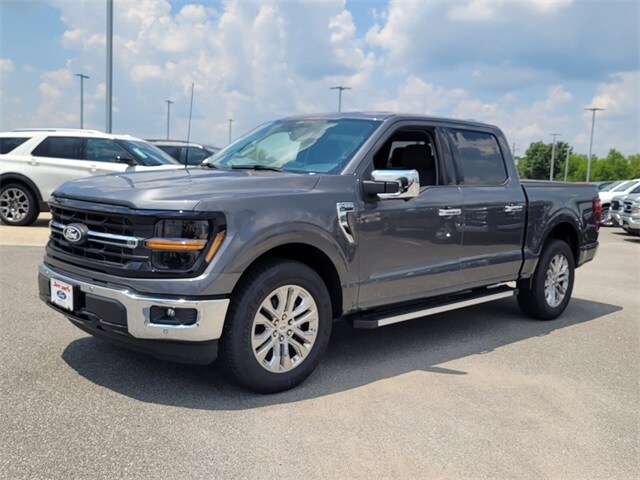2025 Ford F-150 XLT photo 3