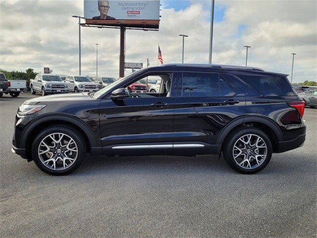 2025 Ford Explorer Platinum photo 2