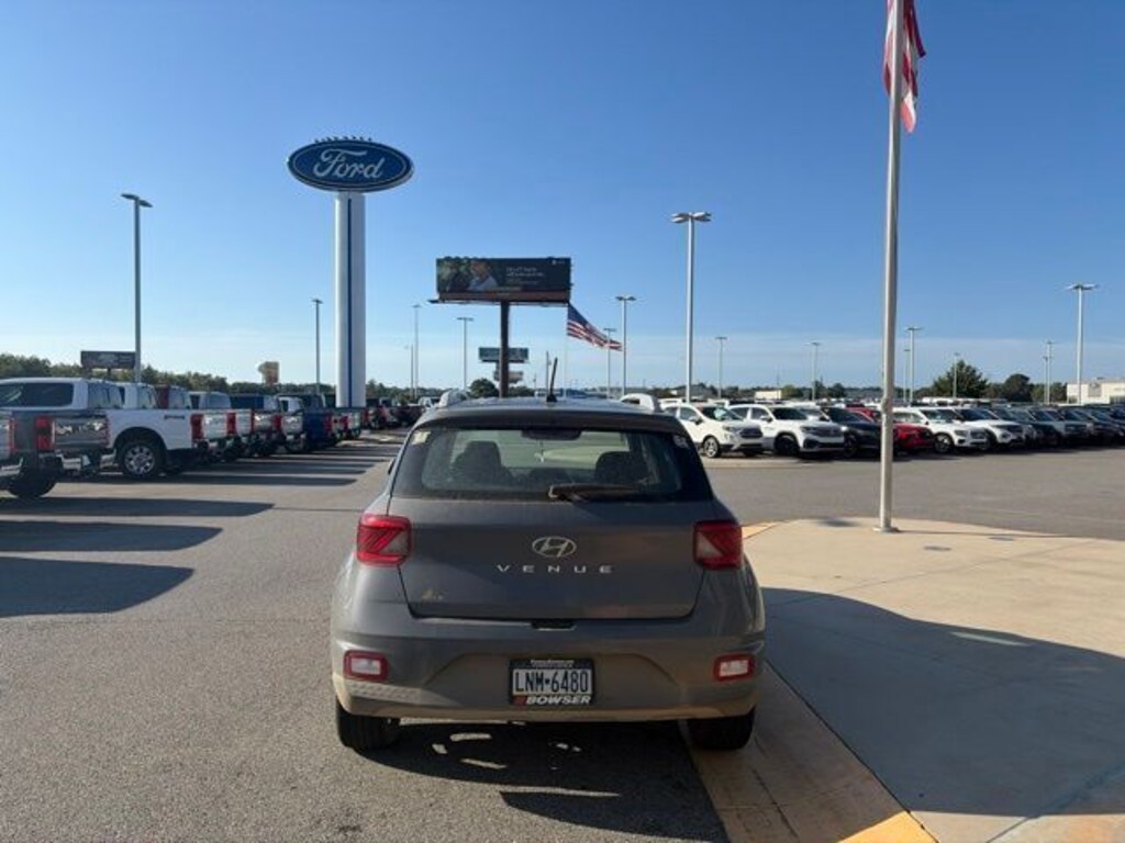 Used 2023 Hyundai Venue SEL SUV