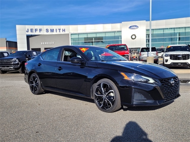 2024 Nissan Altima SR's photo