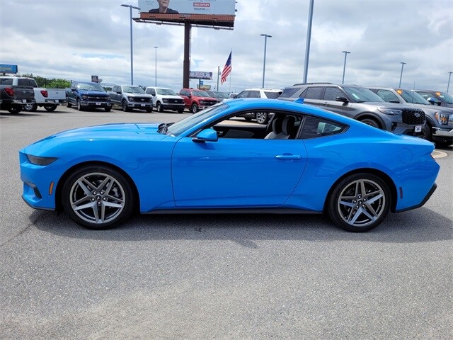 2025 Ford Mustang EcoBoost photo 4