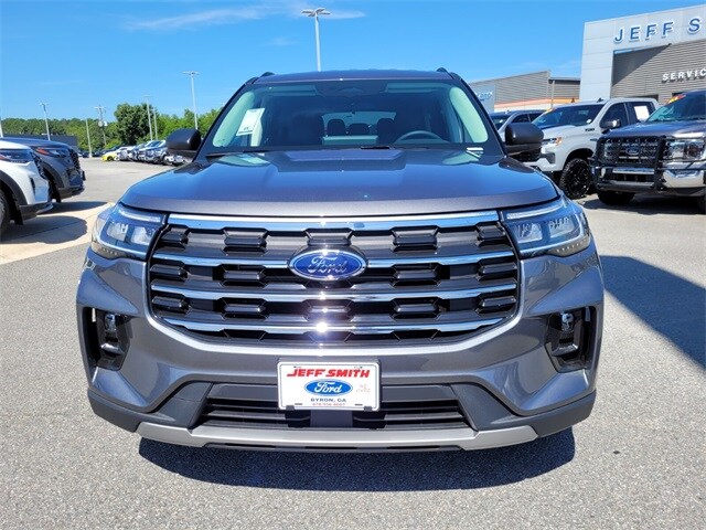 2025 Ford Explorer photo 2