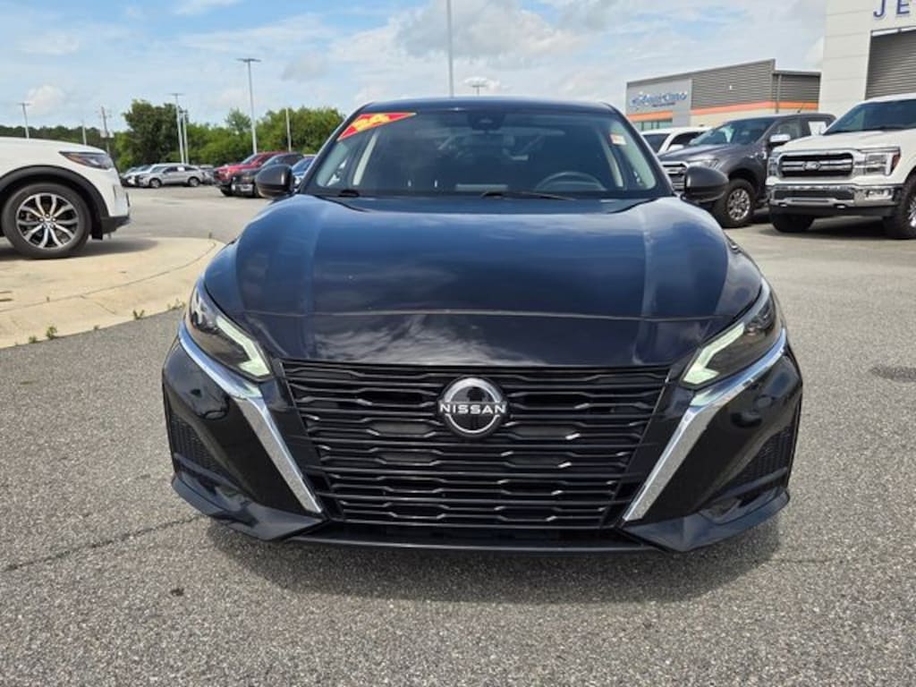 Used 2024 Nissan Altima 2.5 SV Sedan
