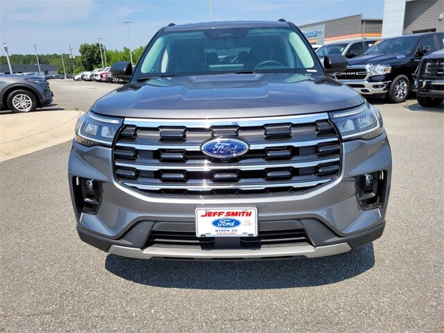 2025 Ford Explorer photo 2