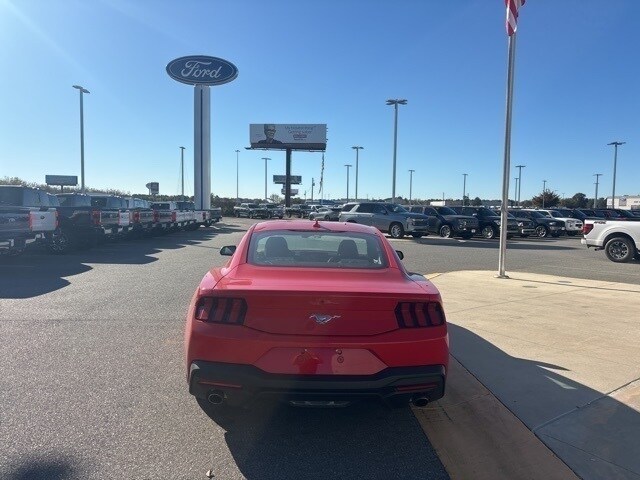 2025 Ford Mustang EcoBoost photo 4