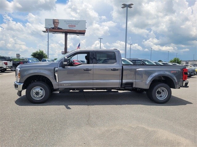 2025 Ford F-350 photo 4