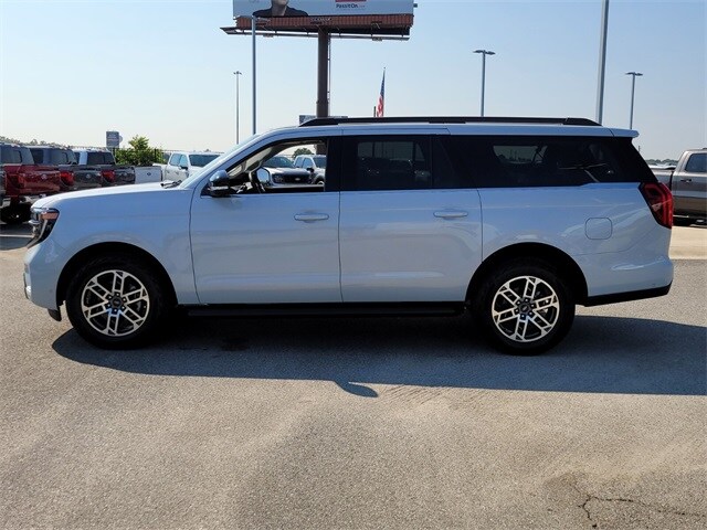 2025 Ford Expedition MAX photo 4