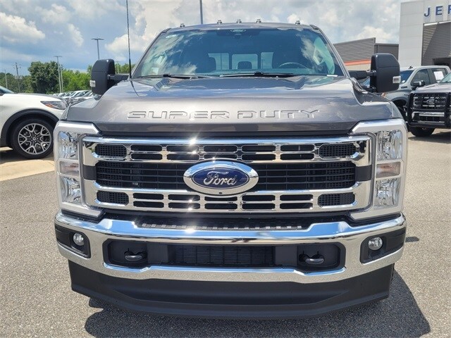 2025 Ford F-350 photo 2