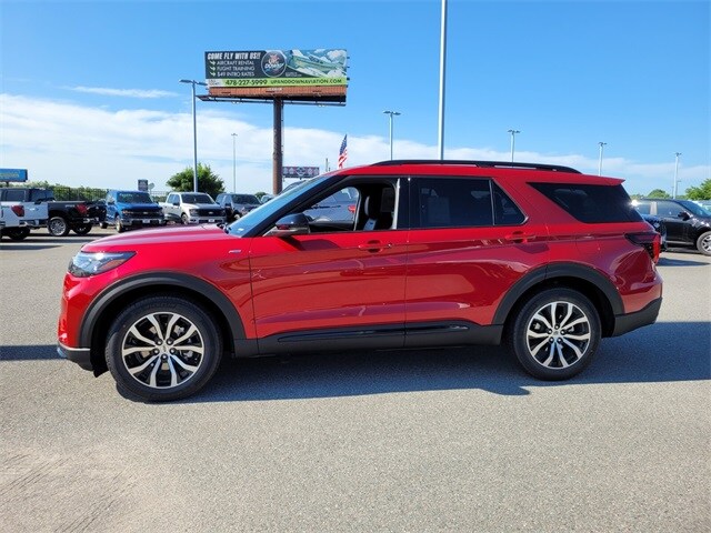 2025 Ford Explorer ST-Line photo 4