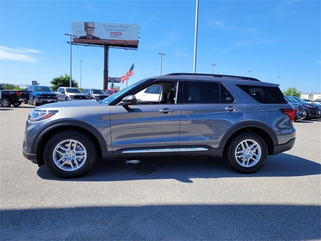 2025 Ford Explorer photo 4