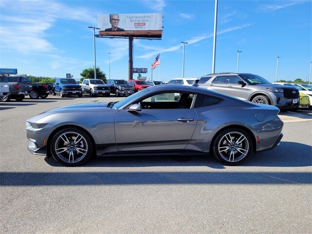 2025 Ford Mustang EcoBoost photo 4