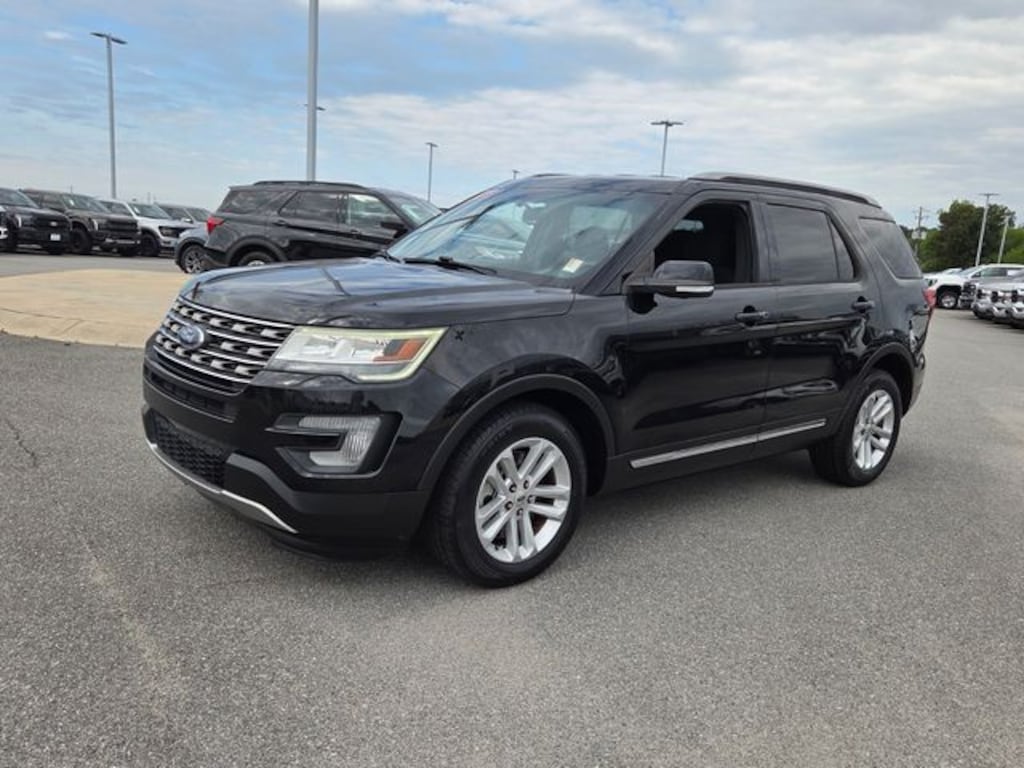 Used 2017 Ford Explorer XLT SUV