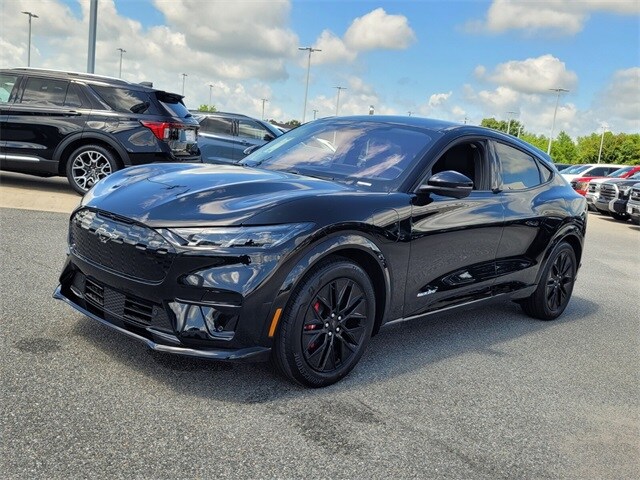 2025 Ford Mustang Mach-E Premium photo 3