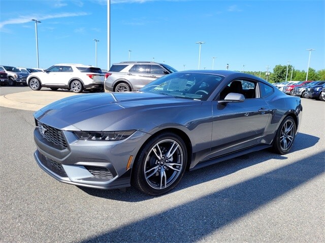 2025 Ford Mustang EcoBoost photo 3