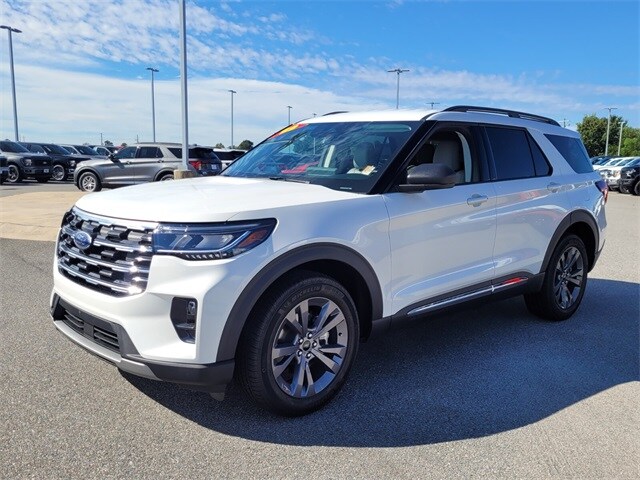 2025 Ford Explorer photo 3