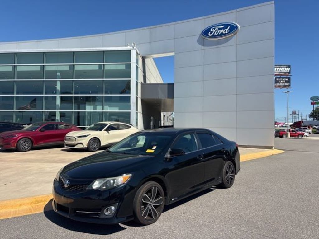 Used 2013 Toyota Camry SE Sedan