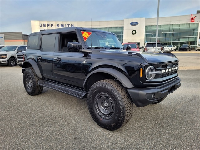 2025 Ford Bronco 4-Door Outer Banks's photo