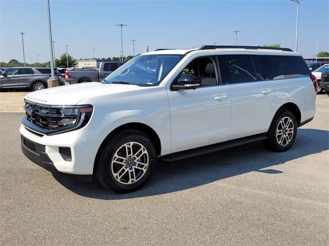 2025 Ford Expedition MAX photo 3