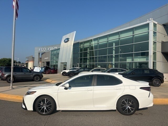 2024 Toyota Camry SE photo 2