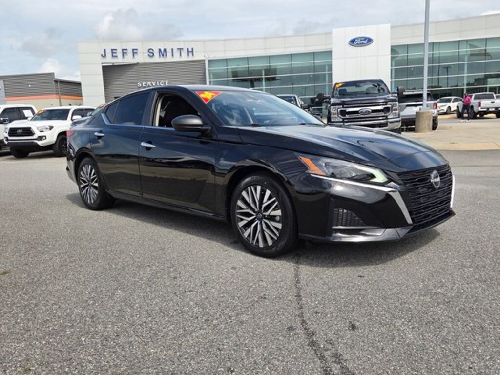 Used 2024 Nissan Altima 2.5 SV Sedan