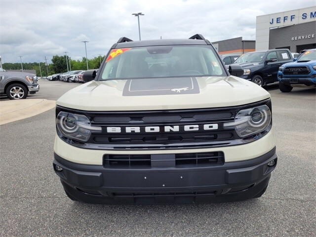 2024 Ford Bronco Sport Outer Banks photo 2