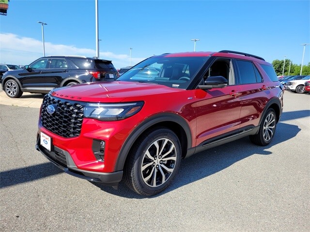 2025 Ford Explorer ST-Line photo 3