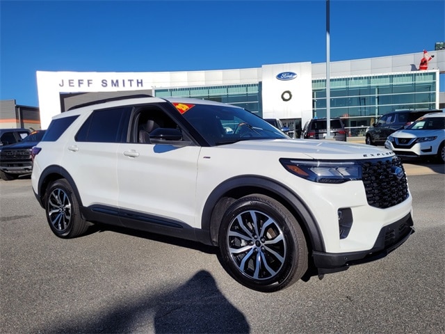 2025 Ford Explorer ST-LINE's photo