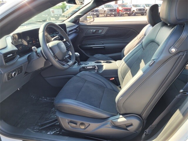 2025 Ford Mustang Dark Horse Deluxe photo 4