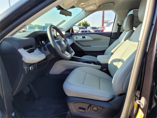 2025 Ford Explorer photo 4