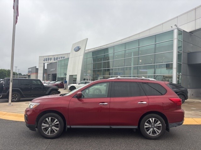 Used 2017 Nissan Pathfinder SV with VIN 5N1DR2MN1HC631337 for sale in Byron, GA
