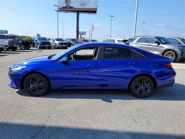 2023 Hyundai Elantra Hybrid Blue photo 4