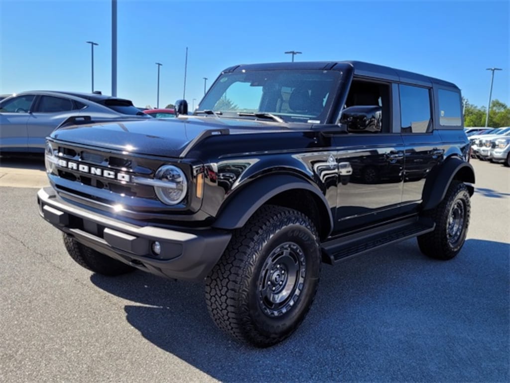 New 2025 Ford Bronco Outer Banks SUV