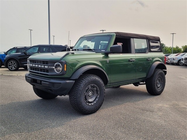 2025 Ford Bronco Base photo 3