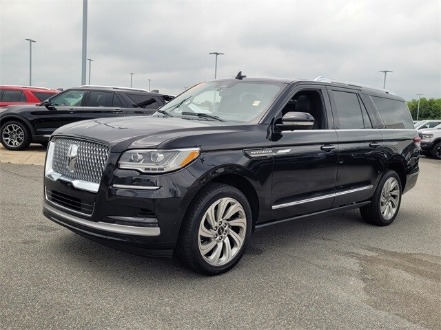 2023 Lincoln Navigator L Reserve photo 3