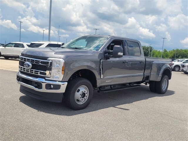 2025 Ford F-350 photo 3