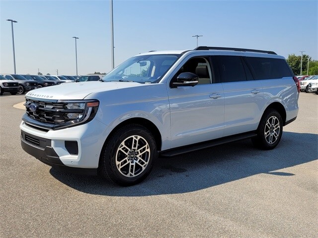 2025 Ford Expedition MAX photo 3